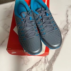 Nike air max gray and blue very nice sneakers to workout in